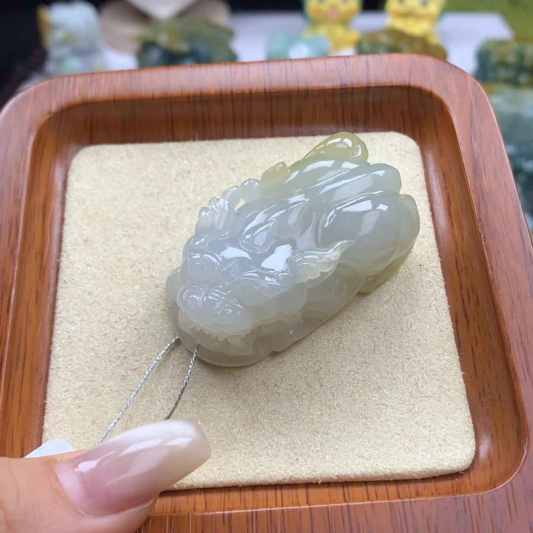 翡翠未镶嵌颈饰28