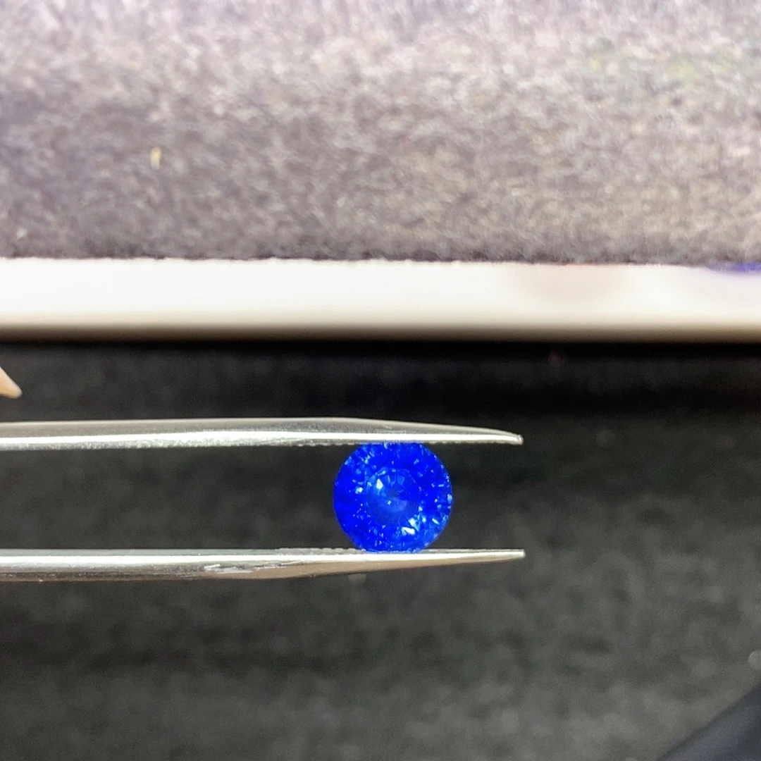 裸石蓝宝石3.19克拉天然满火彩色标级皇家蓝蓝宝石