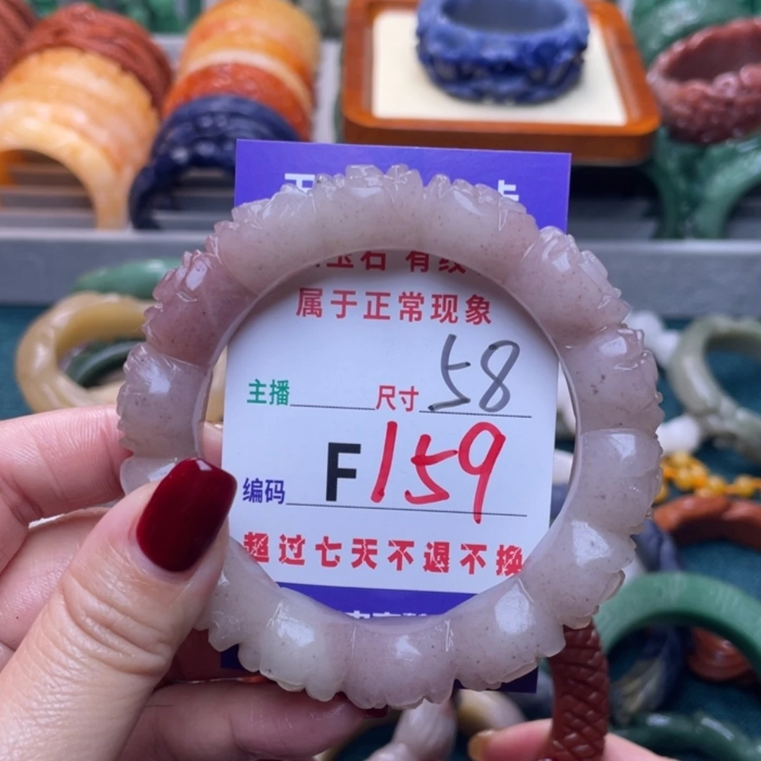 【闪购商品】未镶嵌手镯石英质玉