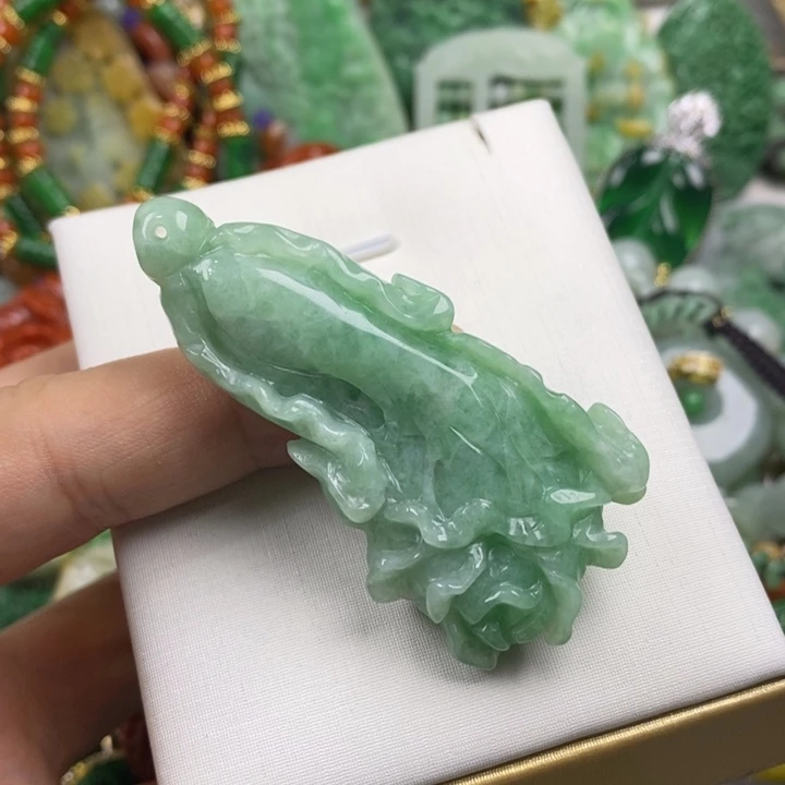 翡翠未镶嵌吊坠(赠链)