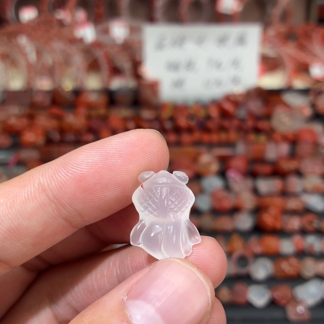 南红玛瑙未镶嵌颈饰金鱼1