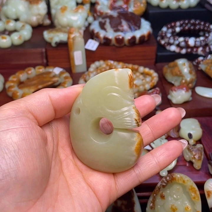 岫岩河磨玉（透闪石质玉）未镶嵌把件