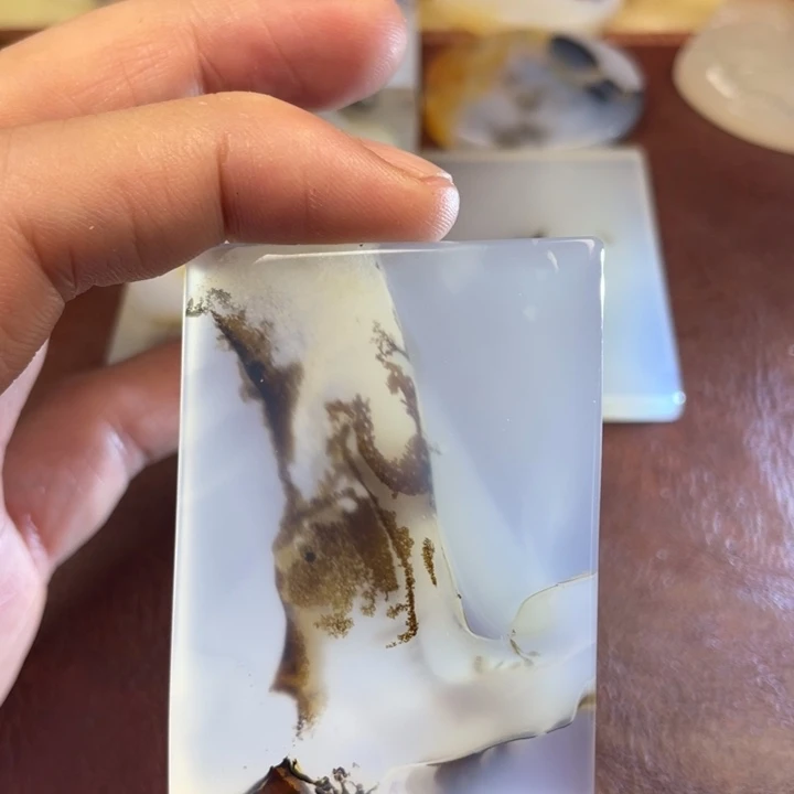 玛瑙/玉髓颈饰未镶嵌?