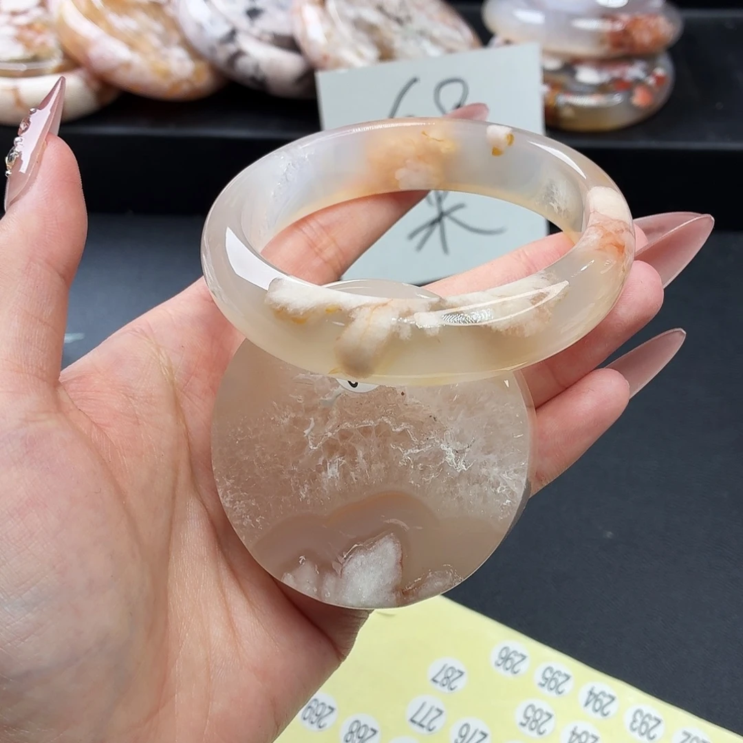 雪***梅手镯玛瑙/玉髓未镶嵌