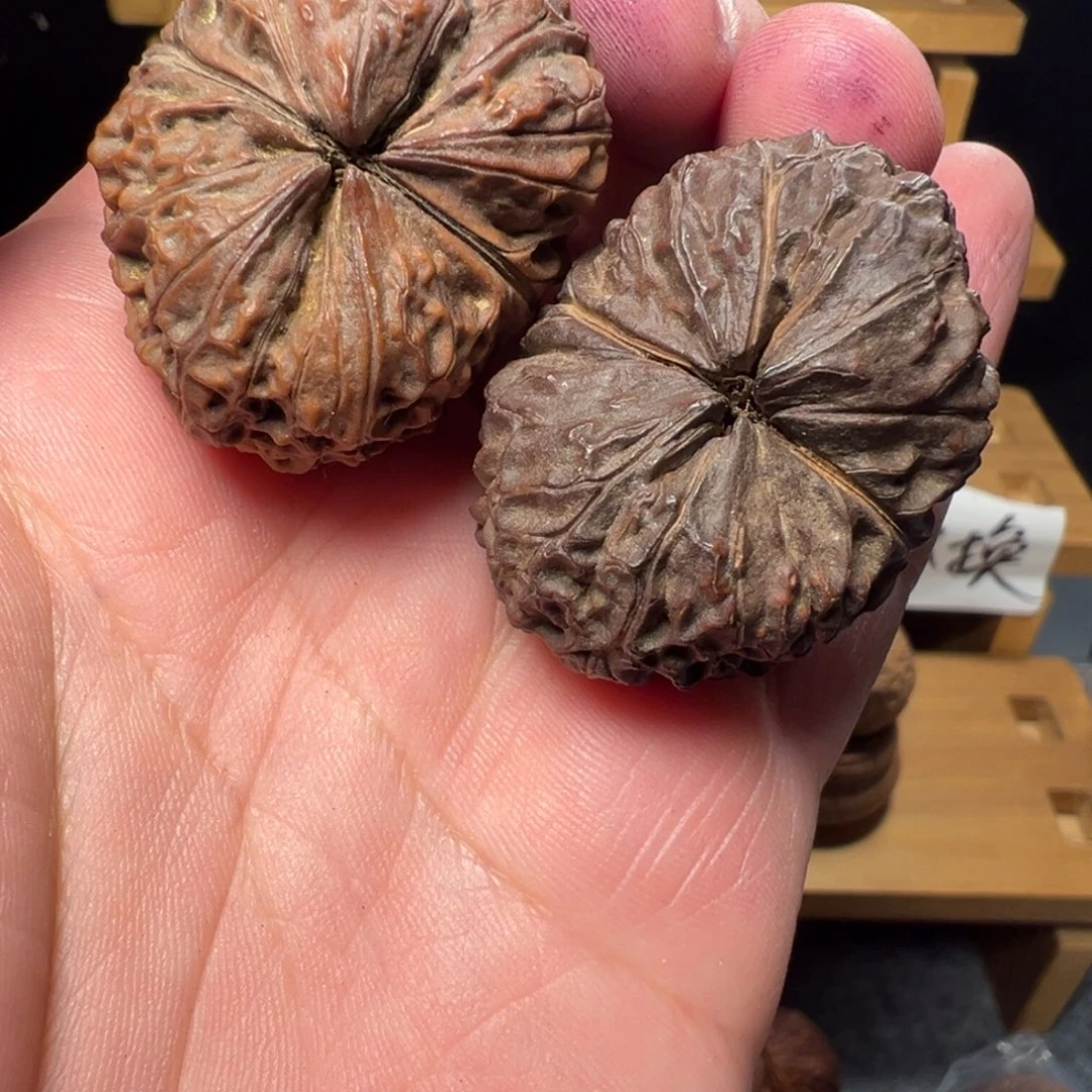 文玩核桃吊坠缠山元宝38mm