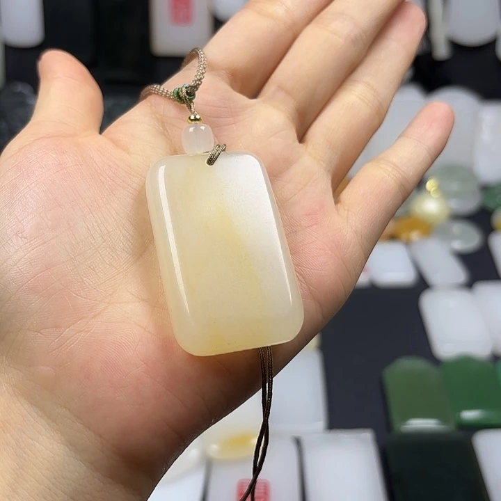 运***e颈饰未镶嵌石英质玉