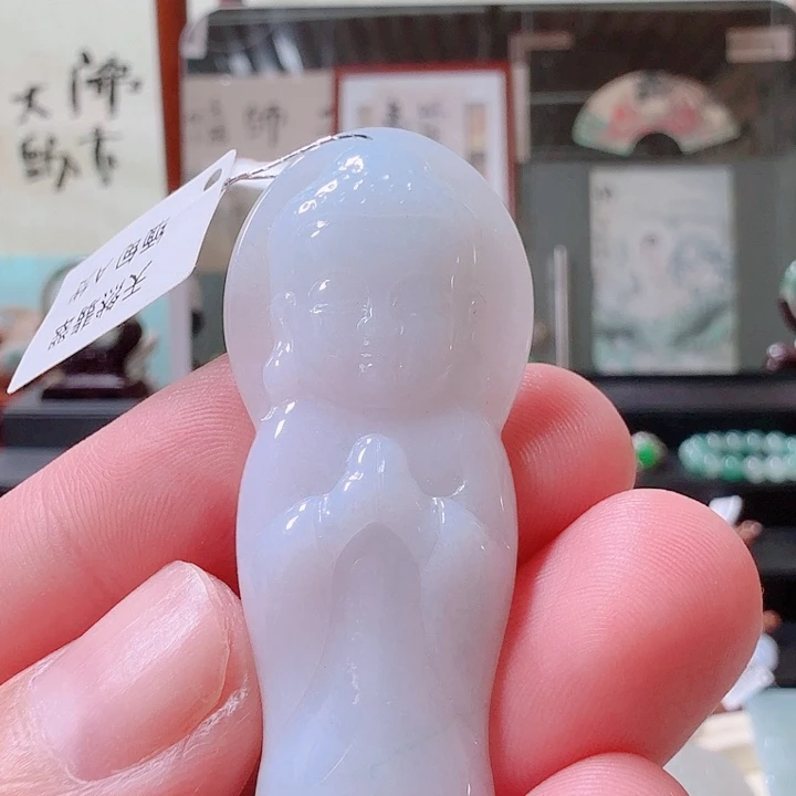 翡翠未镶嵌颈饰一