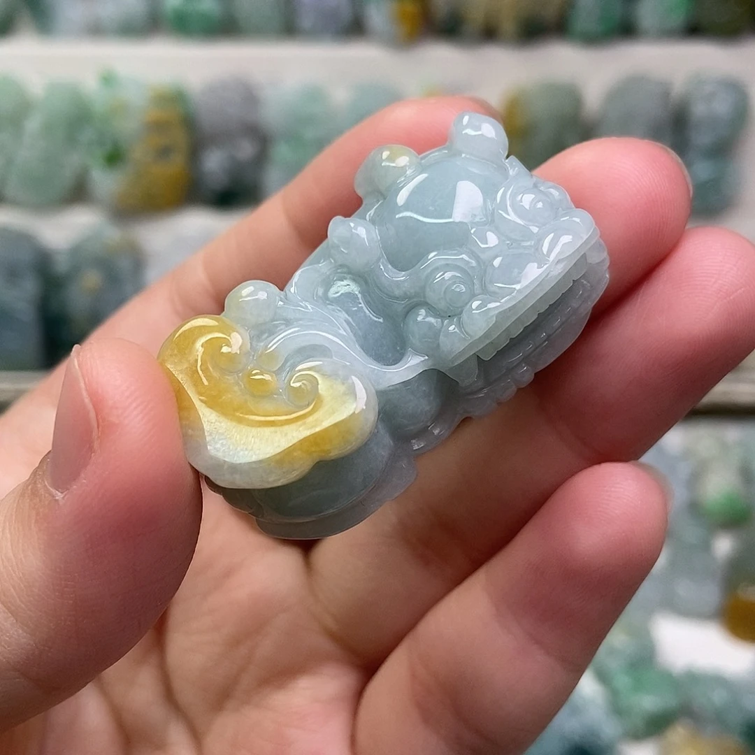 翡翠未镶嵌吊坠(赠链)