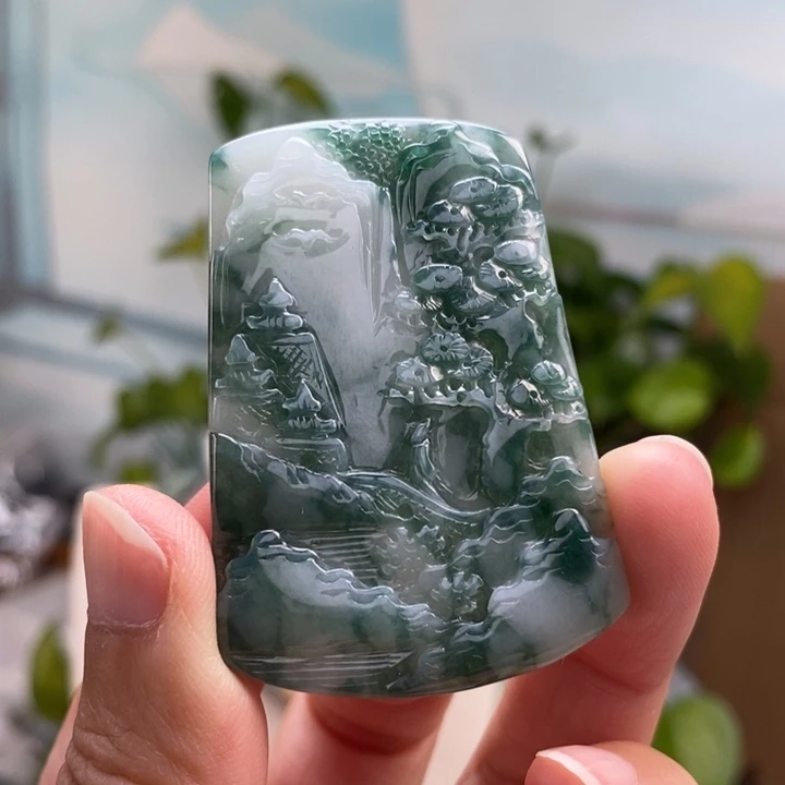 翡翠未镶嵌颈饰山水