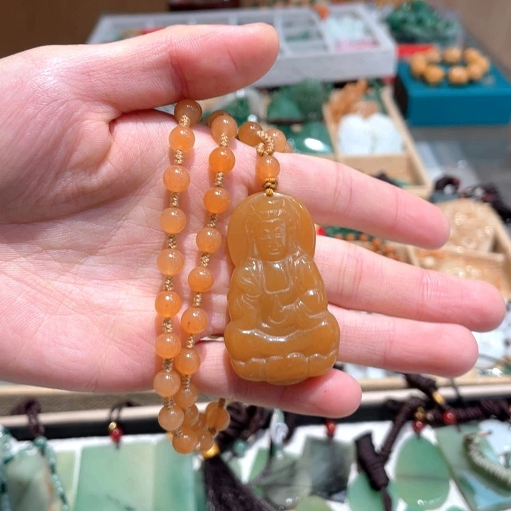 石英质玉未镶嵌颈饰