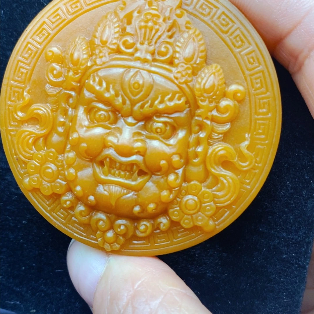 未镶嵌石英质玉（黄龙玉）颈饰