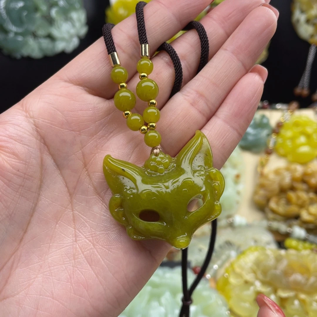 未镶嵌蛇纹石玉颈饰