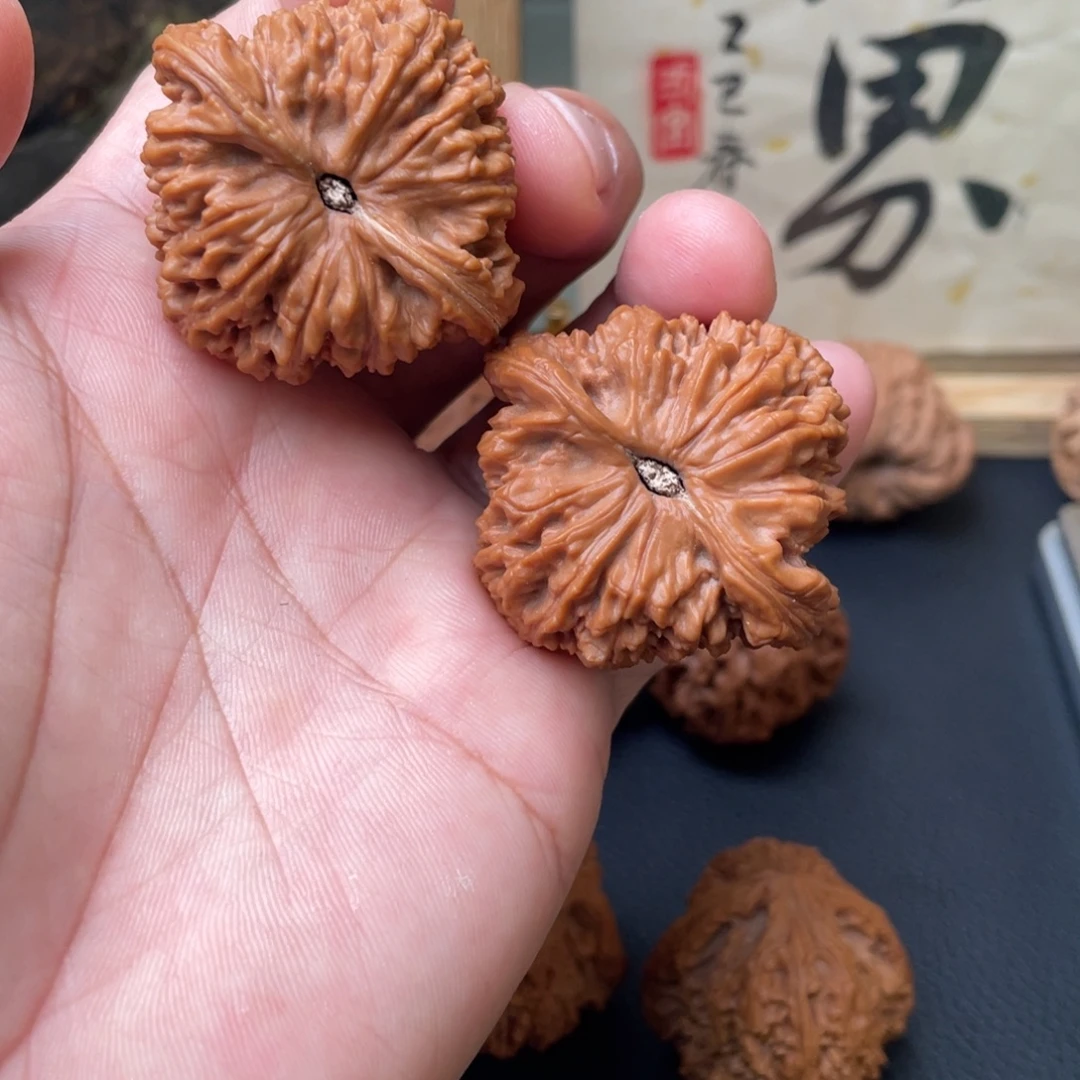 c***8吊坠文玩核桃南疆石