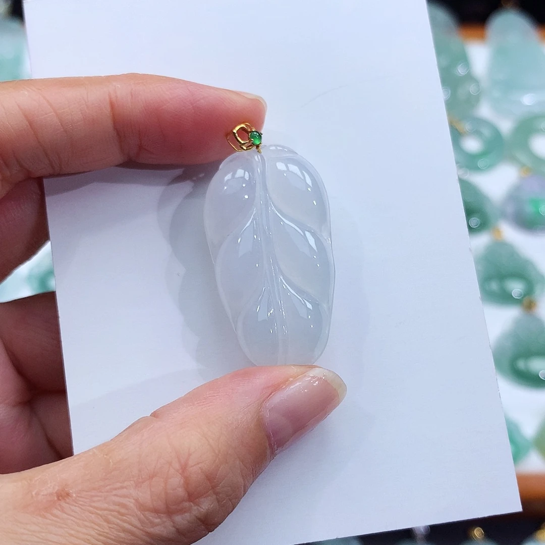 颈饰18K金镶嵌翡翠翡翠吊坠