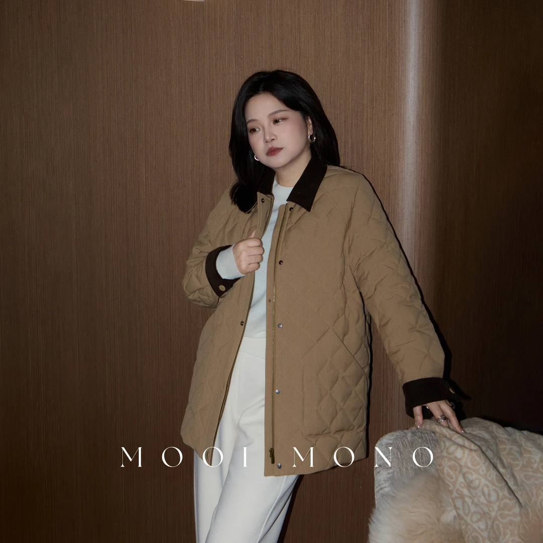 MOOI MONO"暖暖焦糖"显瘦气质菱形格撞灯芯绒翻领羽绒服 Y208Z54