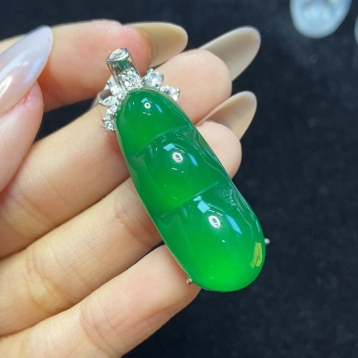 玛瑙/玉髓银S925镶嵌颈饰福豆吊坠