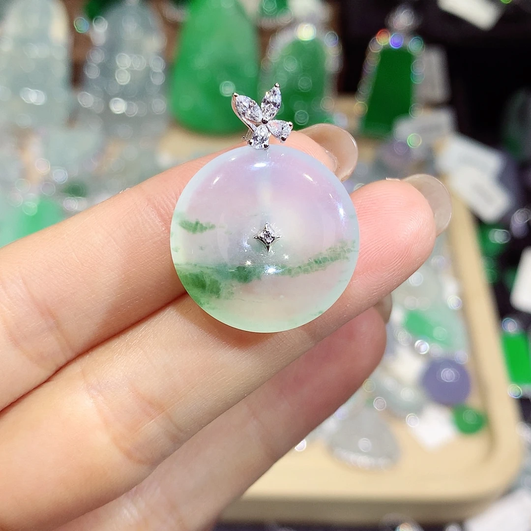 翡翠18K金镶嵌颈饰扣