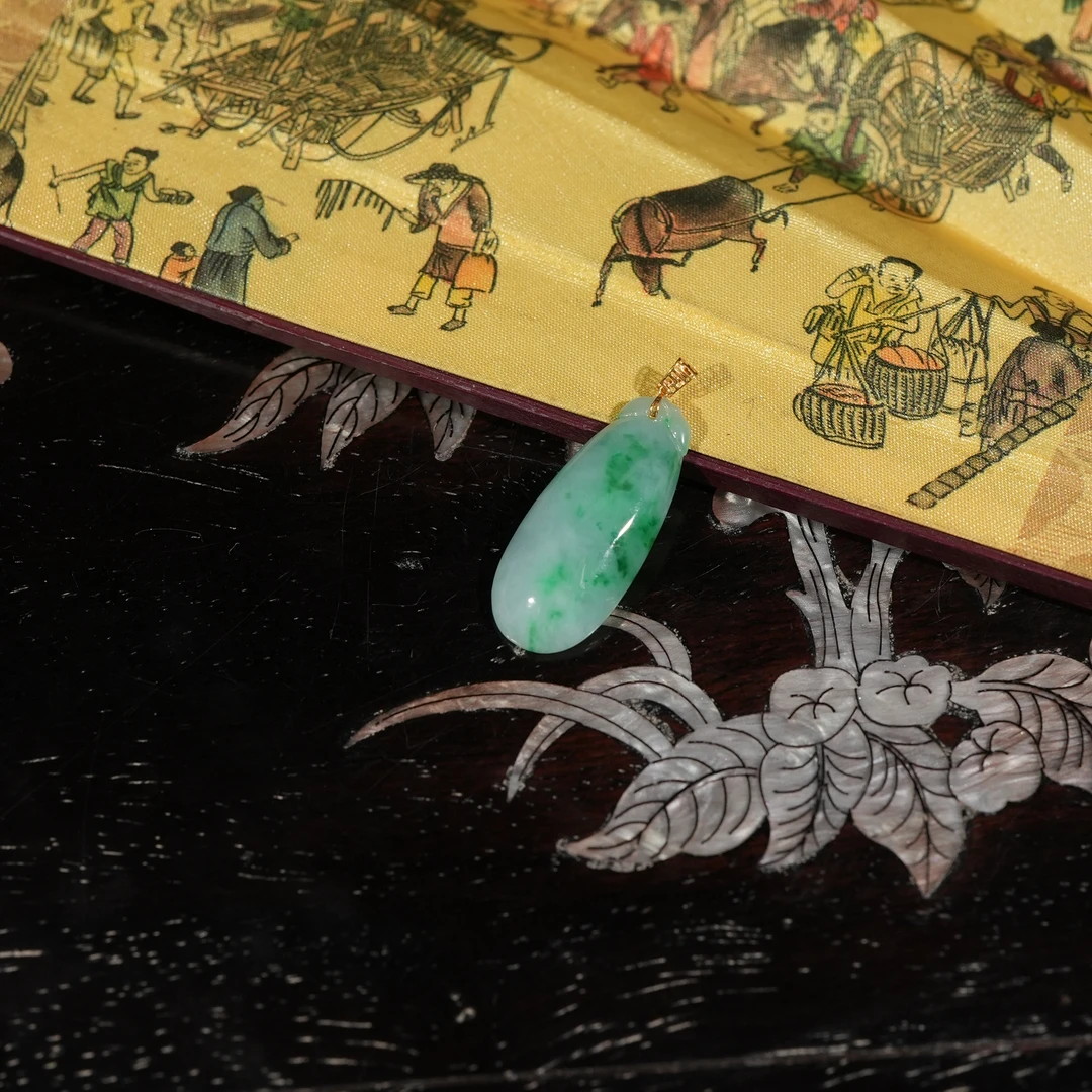 2.15香港王老板-翡翠镶嵌18k金吊坠5y335