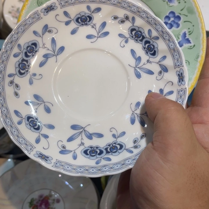 瓷片❤**李箱なしでいいので お値下げ可能でしょうか？