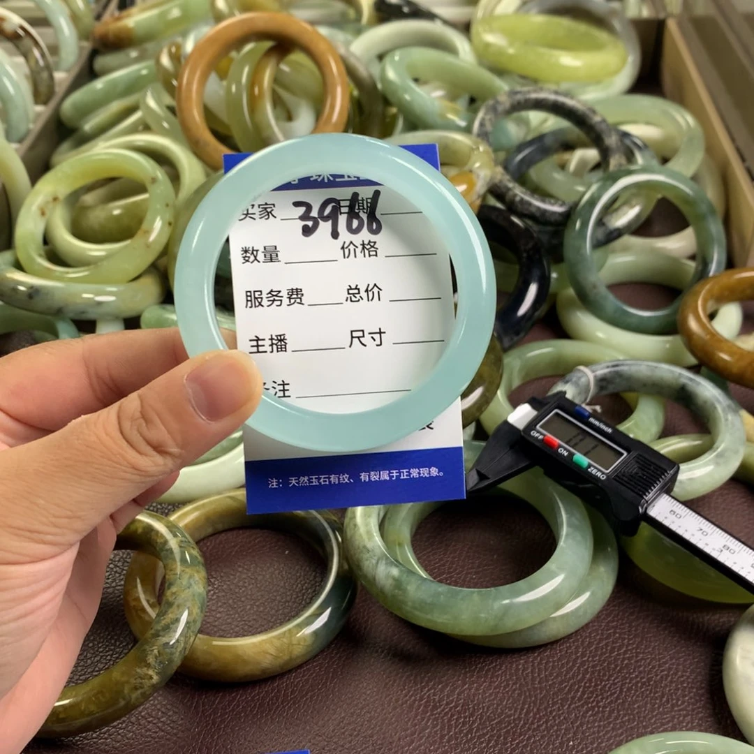 嘴***扬未镶嵌蛇纹石玉手镯3966