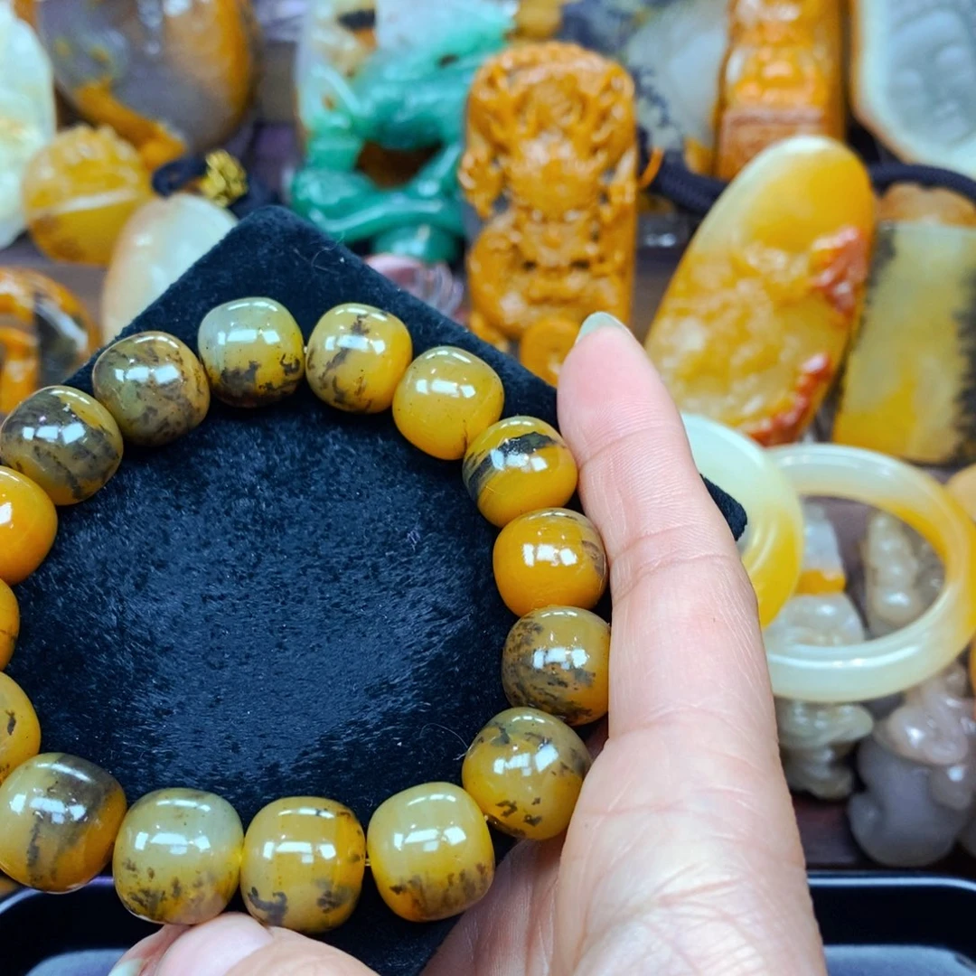 未镶嵌石英质玉（黄龙玉）颈饰