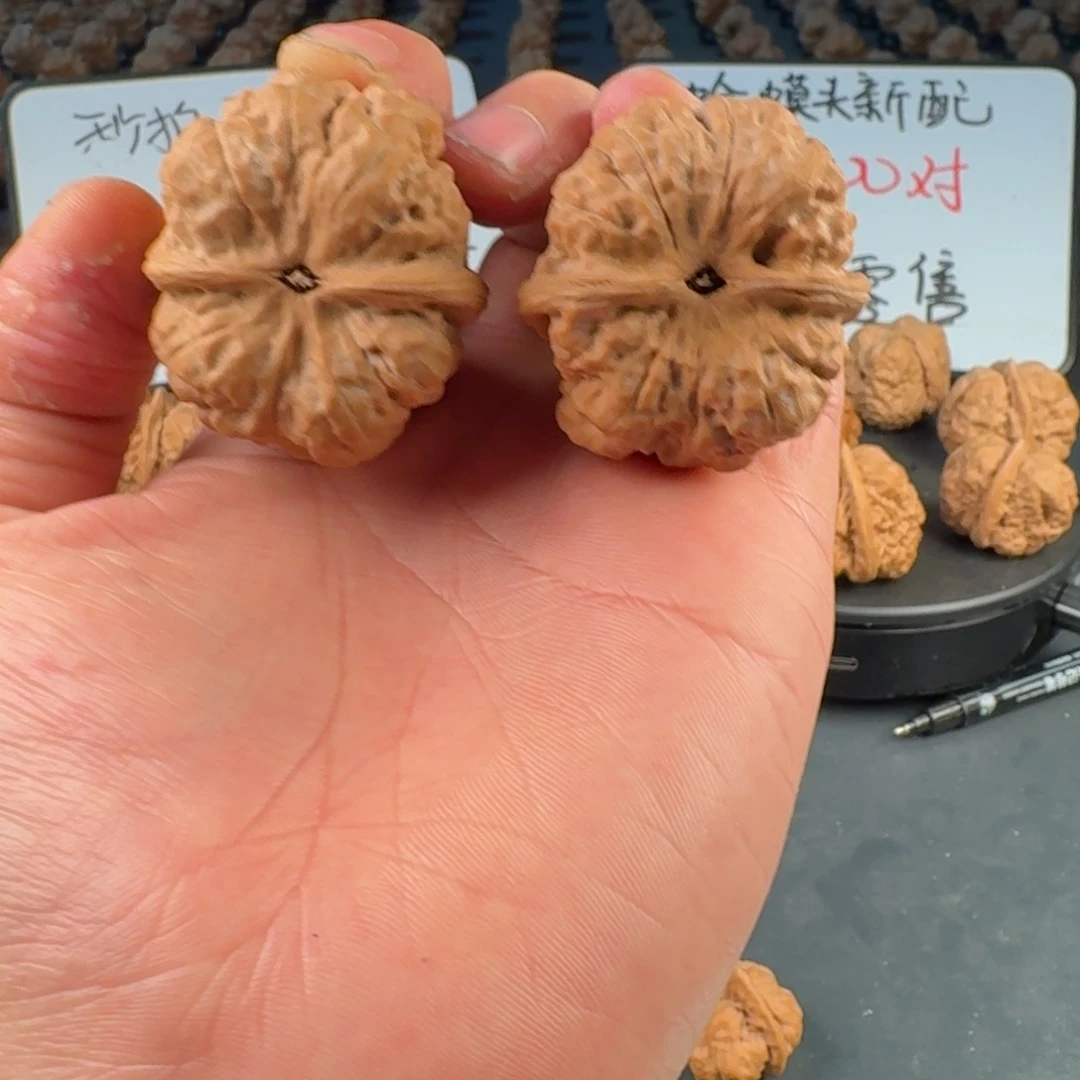 d***r吊坠文玩核桃蛤蟆的眼睛是真的好看啊我