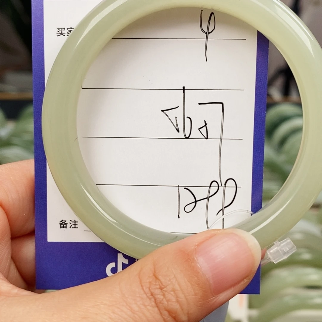 和田玉未镶嵌手镯微色差4