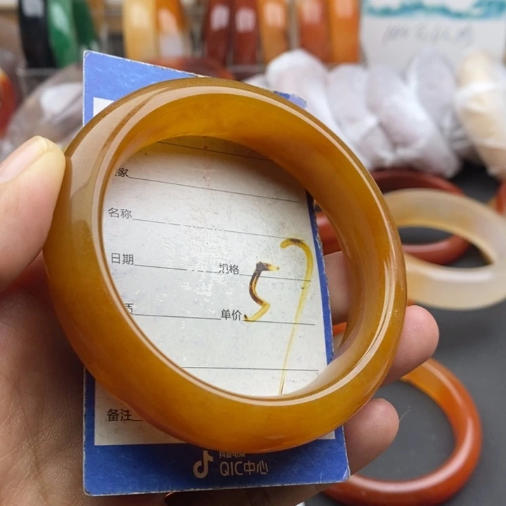 未镶嵌手镯石英质玉