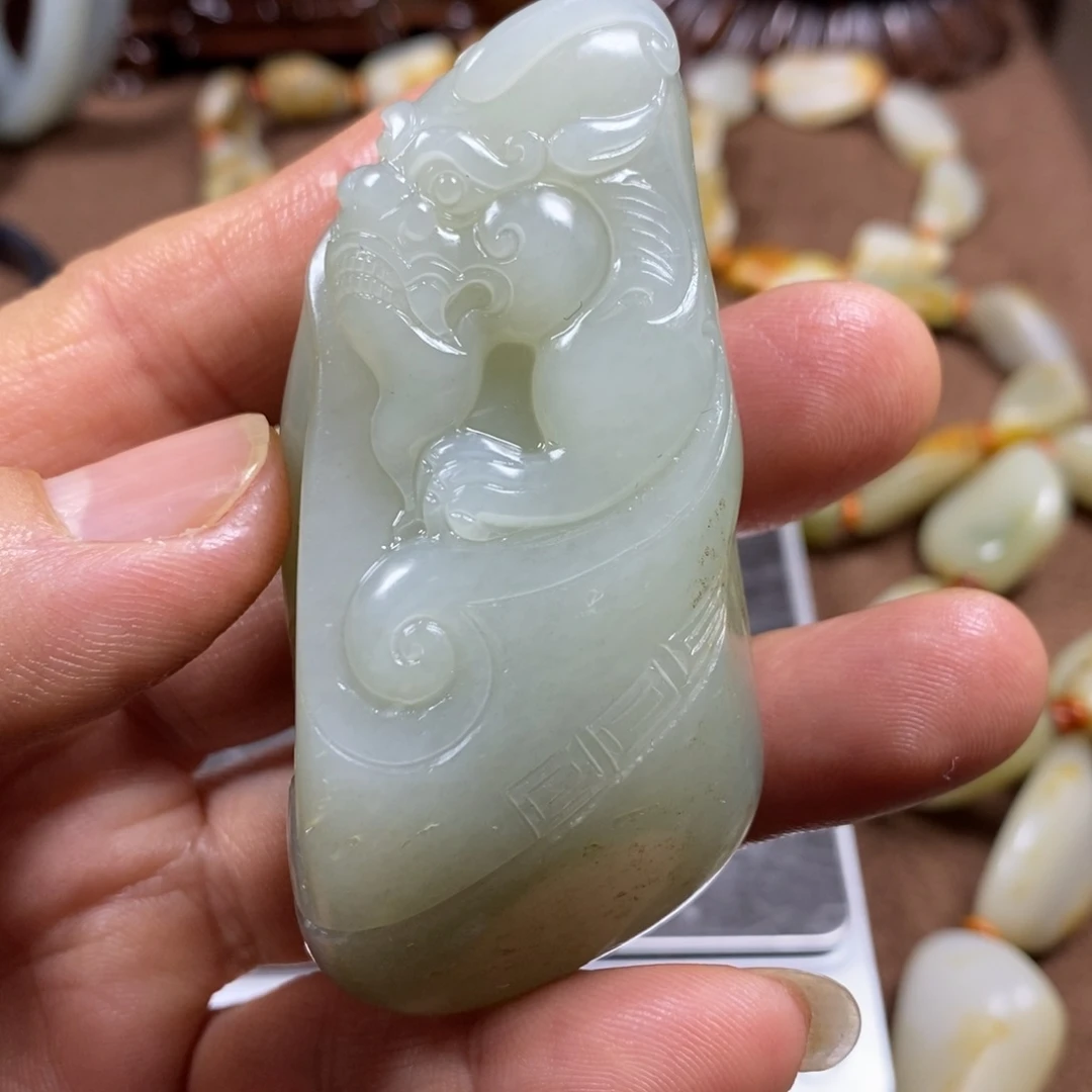 和田玉未镶嵌把件