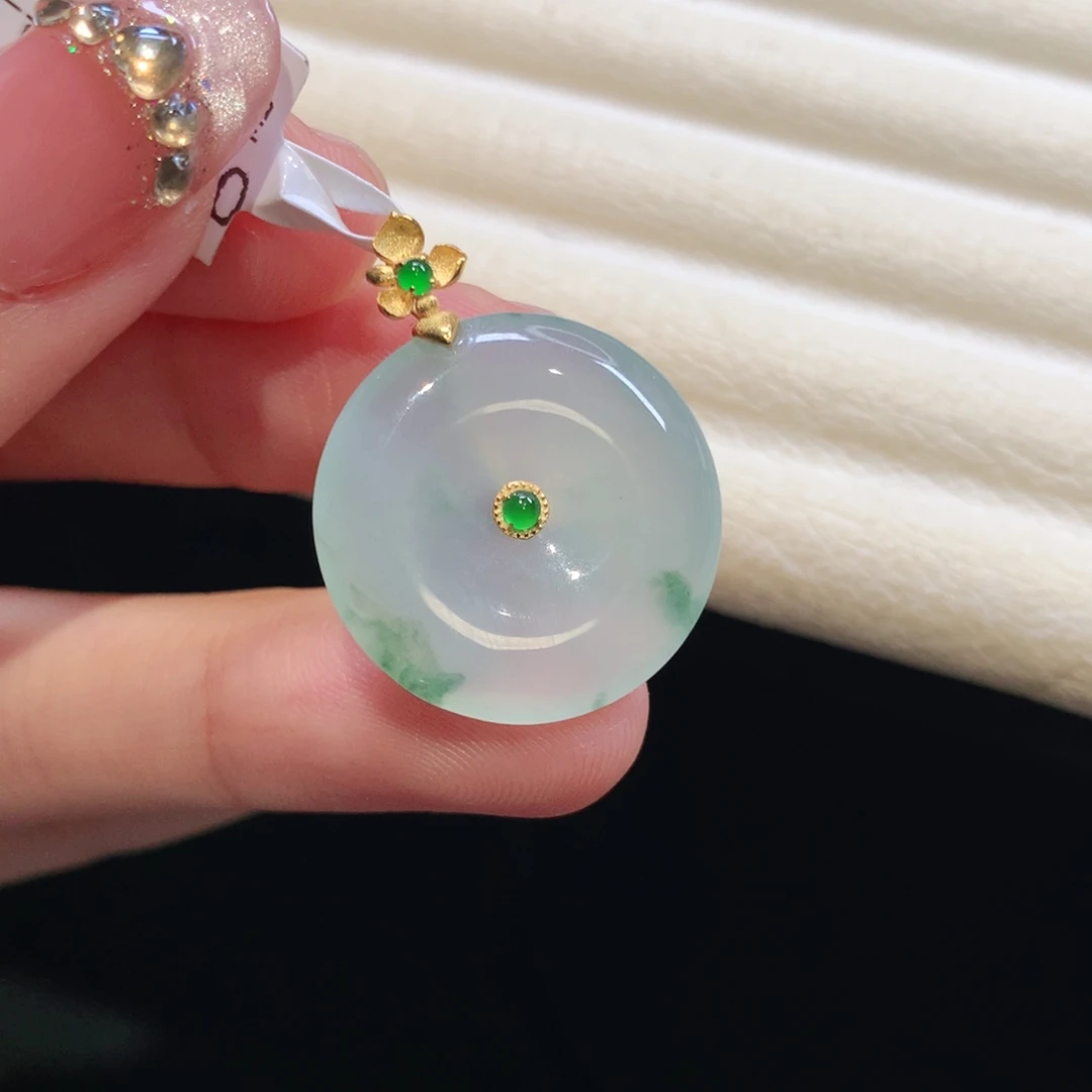 翡翠18K金镶嵌颈饰扣子