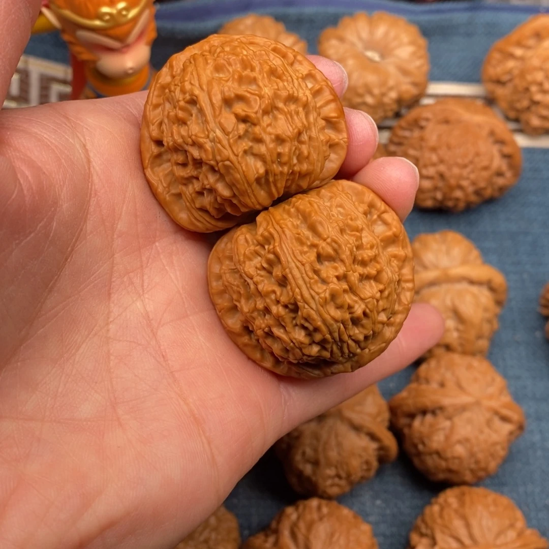 文玩核桃把件40全品三角白