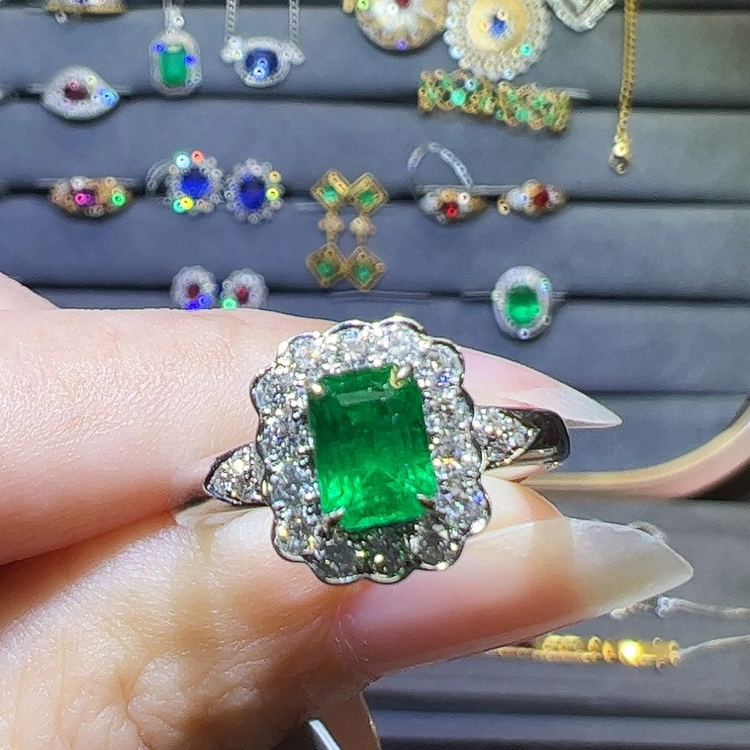 祖母绿戒指18K金镶嵌