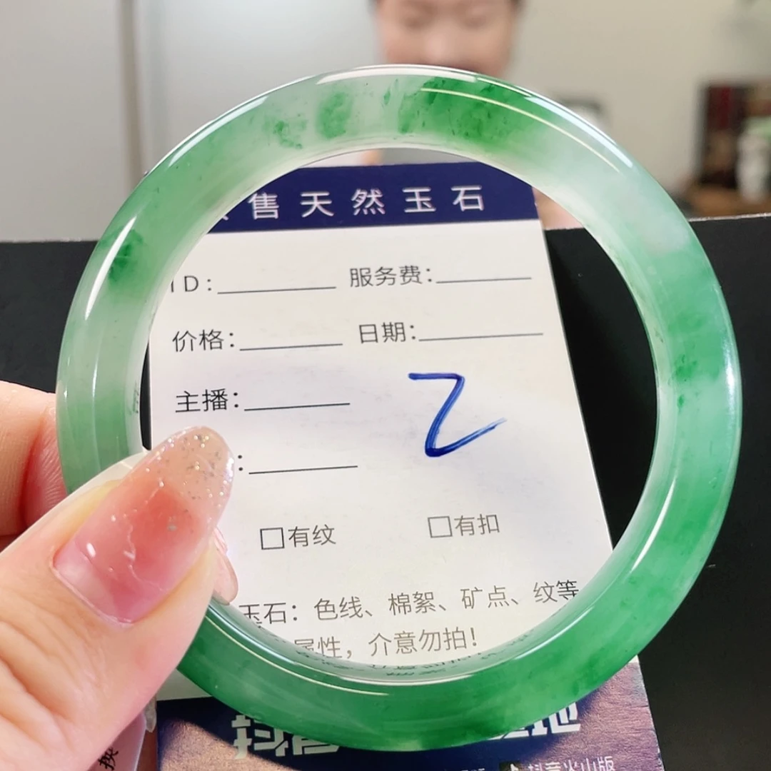 【闪购商品】未镶嵌手镯石英质玉