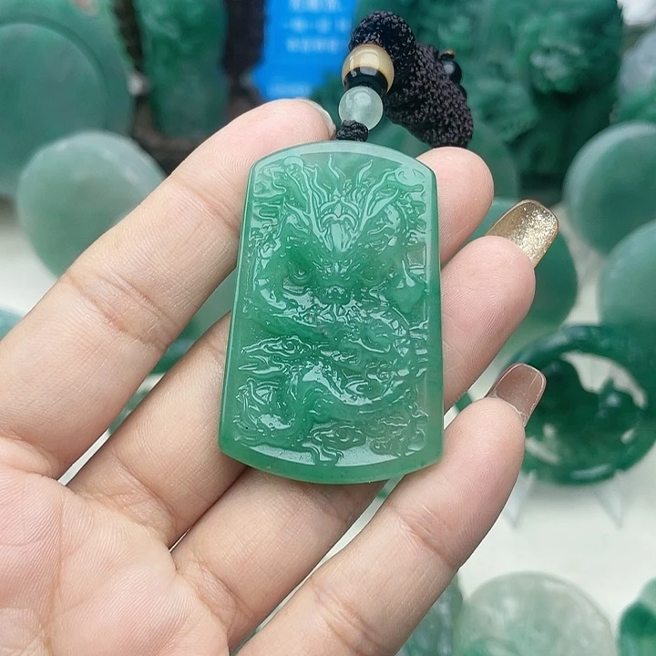 颈饰未镶嵌石英质玉