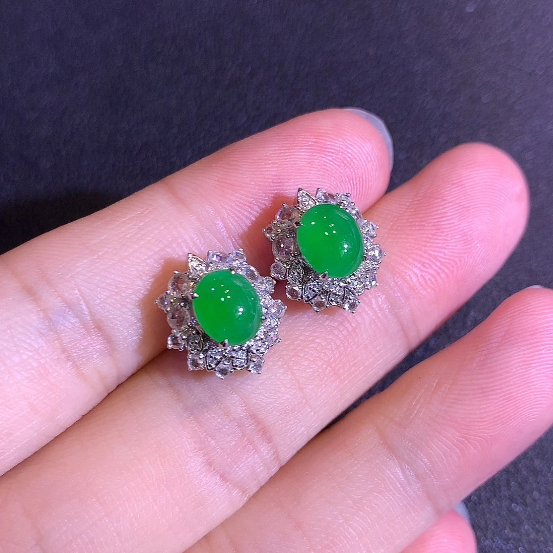 翡翠18K金镶嵌耳饰满冰正阳绿蛋面耳钉