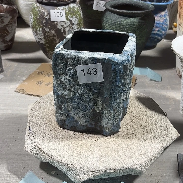 陶摆件高14.5，口9.5，无孔143，瑕疵处理