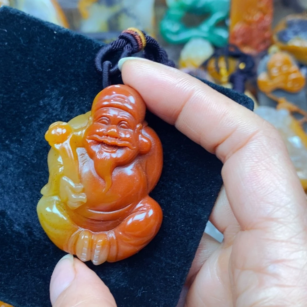 未镶嵌石英质玉（黄龙玉）颈饰