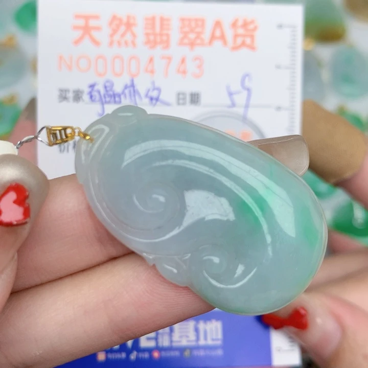 颈饰18K金镶嵌翡翠如意