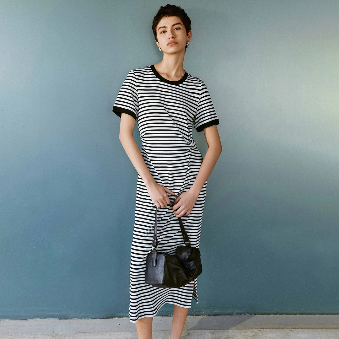 COVERINS夏季新款经典黑白条纹修身圆领针织连衣裙女CC35260030