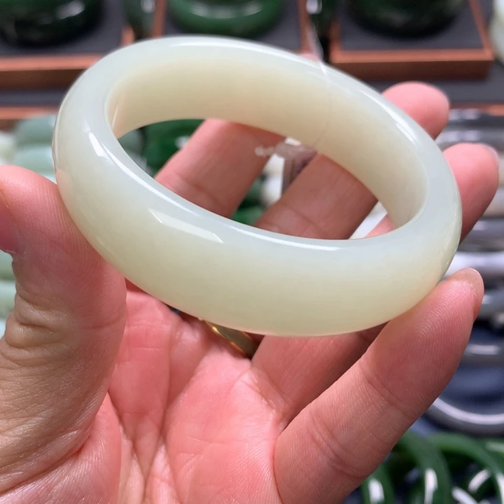 【闪购商品】未镶嵌手镯和田玉1