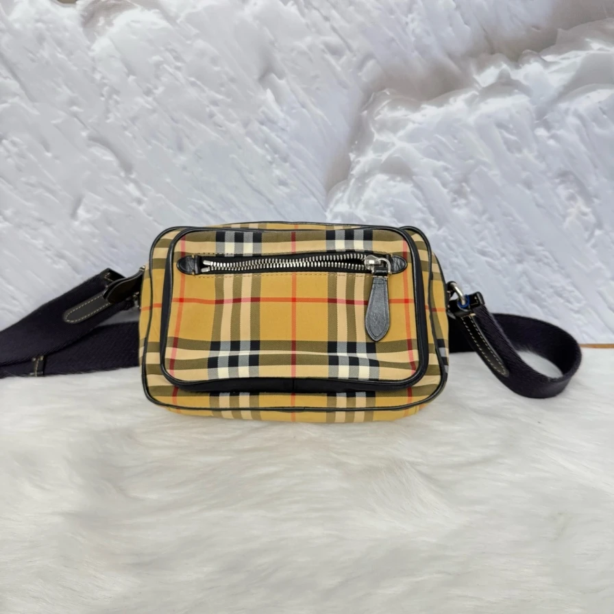 95新 BURBERRY/博柏利 1261 9974 博柏利战马格纹相机包