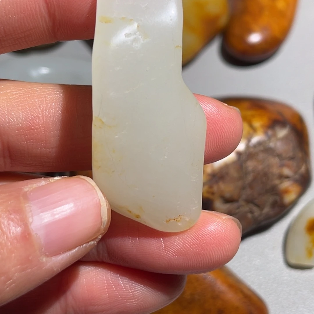 和田玉（糖玉）未镶嵌挂件和田玉17克