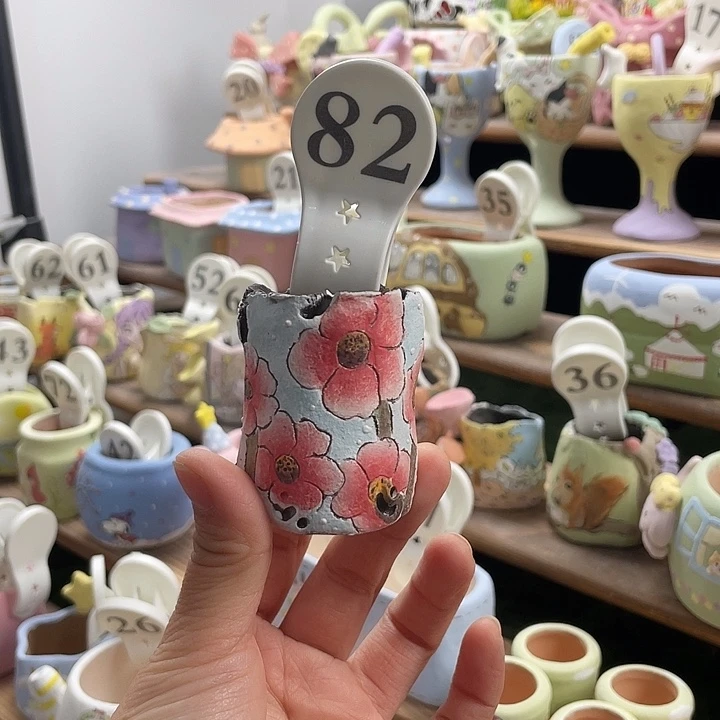 82…..手工手绘花盆