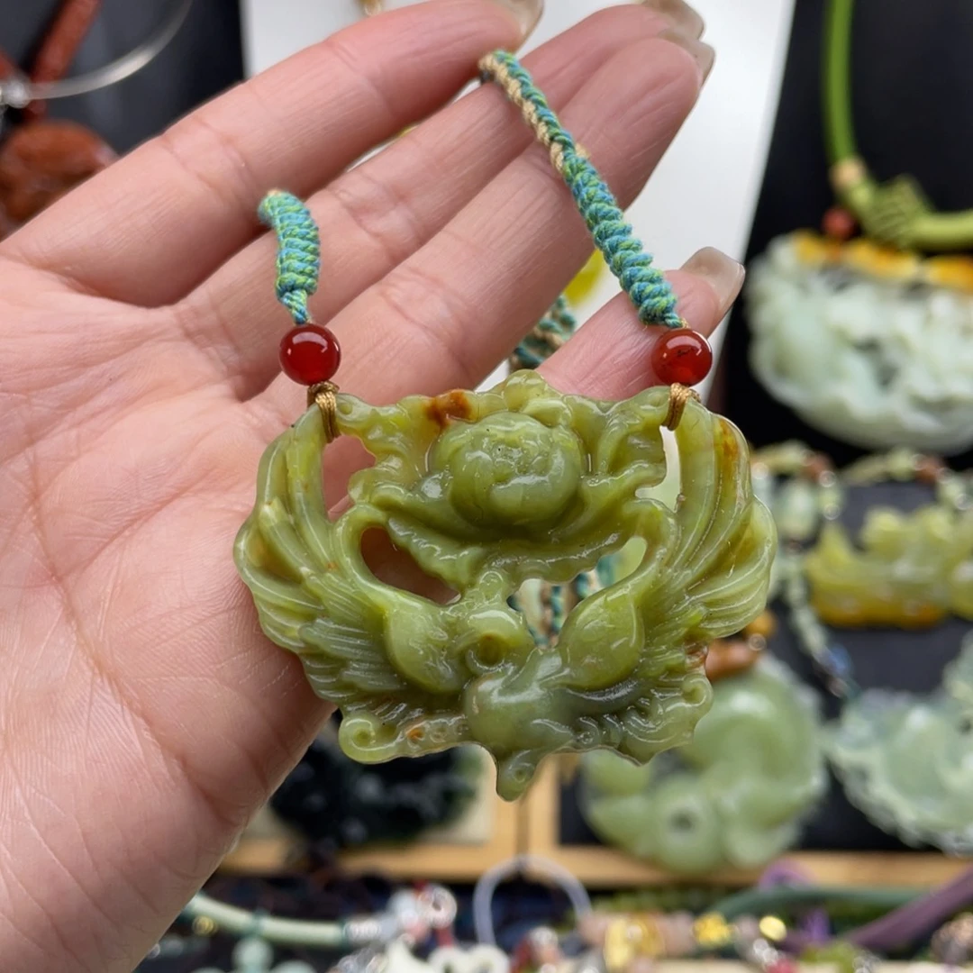 蛇纹石玉未镶嵌颈饰