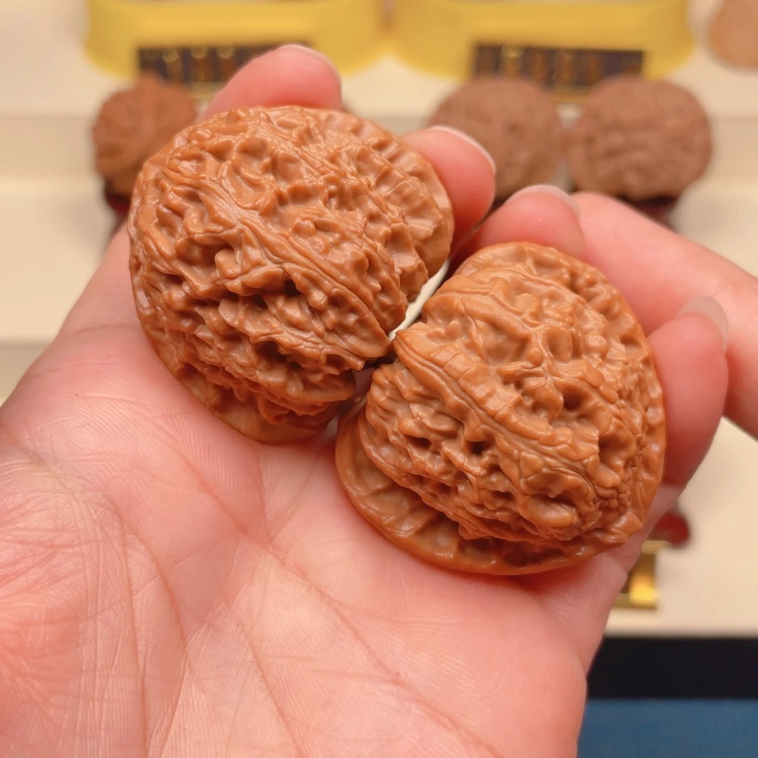 ****字文玩核桃把件三角白41