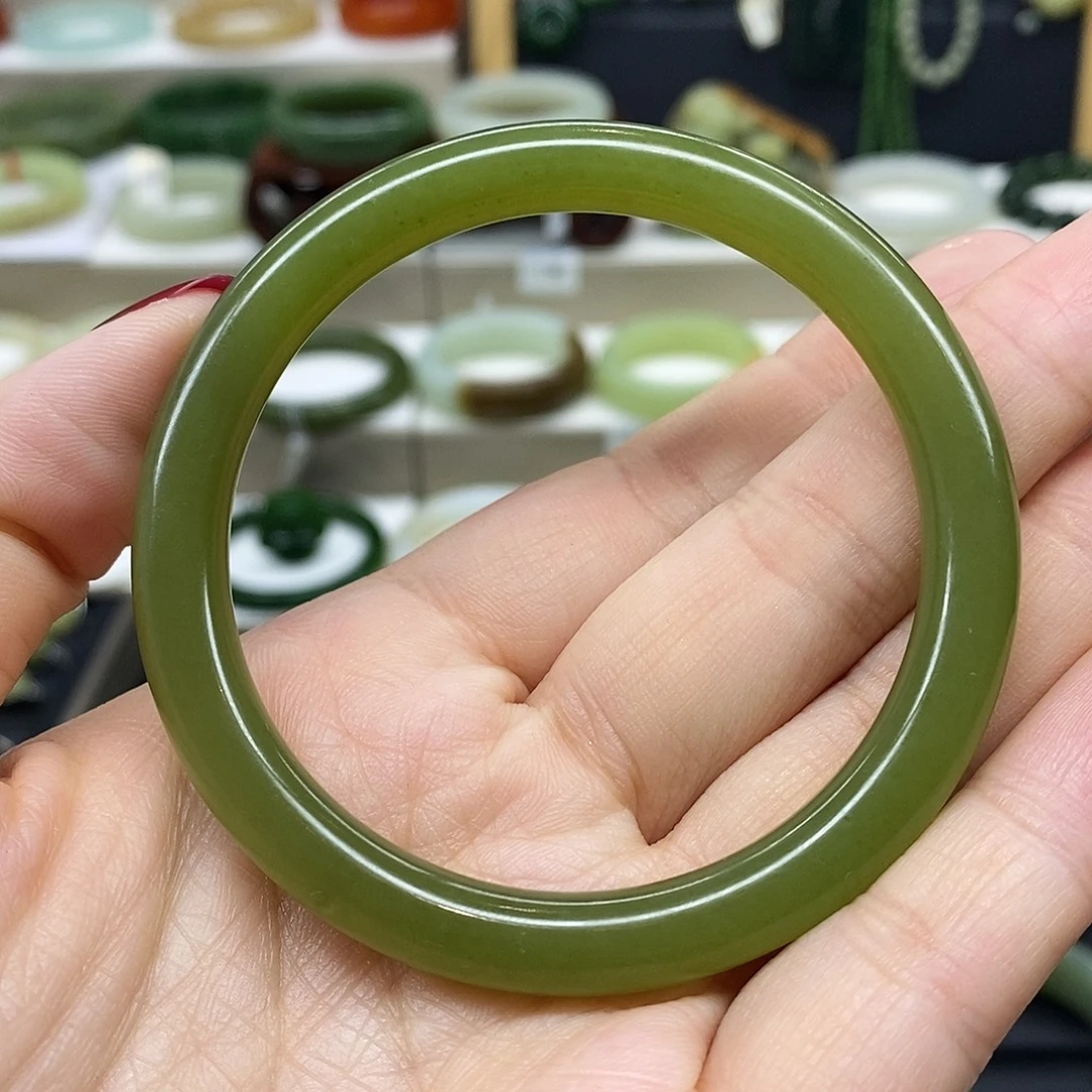 ঞ***℘和田玉未镶嵌手镯