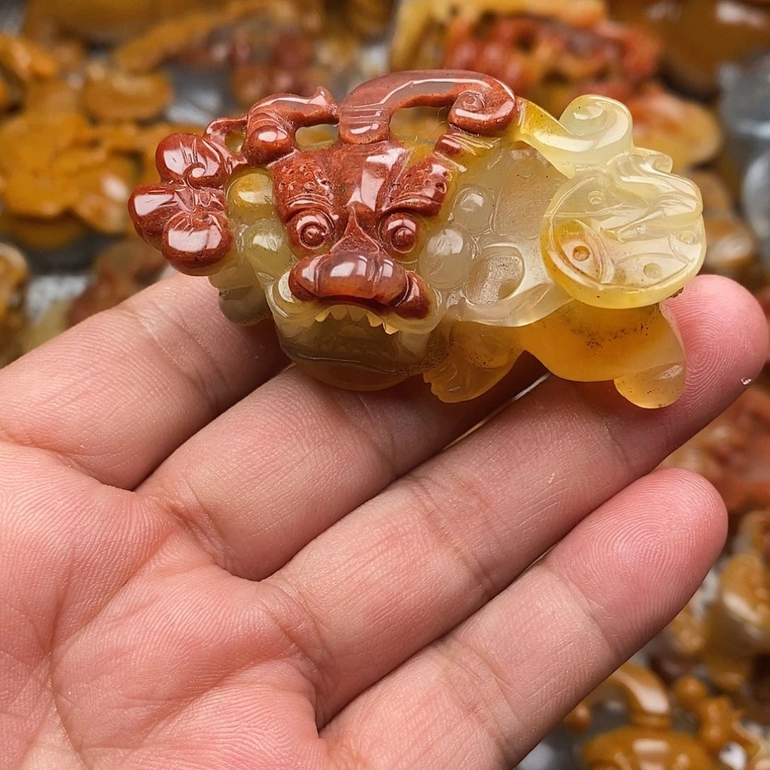 石英质玉（黄龙玉）未镶嵌颈饰