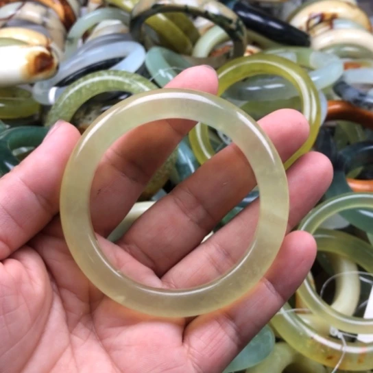 蛇纹石玉未镶嵌手镯?****醬