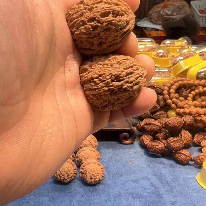 文玩核桃把件一****，全品南疆石