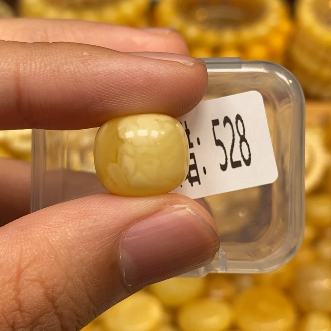 琥珀未镶嵌珠宝奇石528